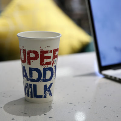 Tazze di carta da caffè mono parete usa e getta stampate su misura Eco-friendly per la festa del caffè