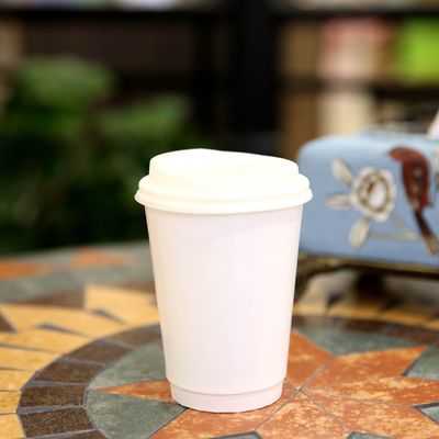 Tazze da caffè cartacei usa e getta personalizzate con coperchio da 16 oz